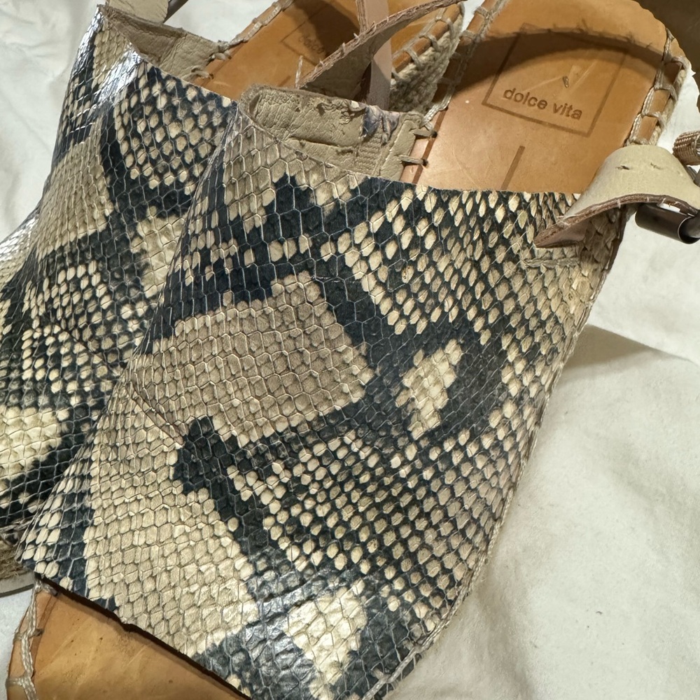 Dolce Vita Womens Shan Peep Toe Snake Print Platforms Size 7.5 - Picture 6 of 6